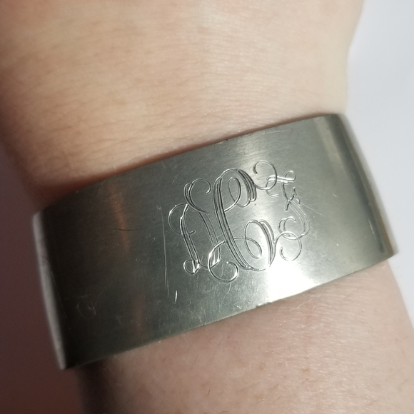 Vintage Pewter cuff bracelet engraved initials silver tone monogram - Picture 6 of 10